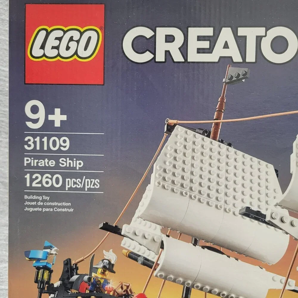 Lego Creator 31109 3-in-1 Pirate Ship, Pirate Inn and Skull Island